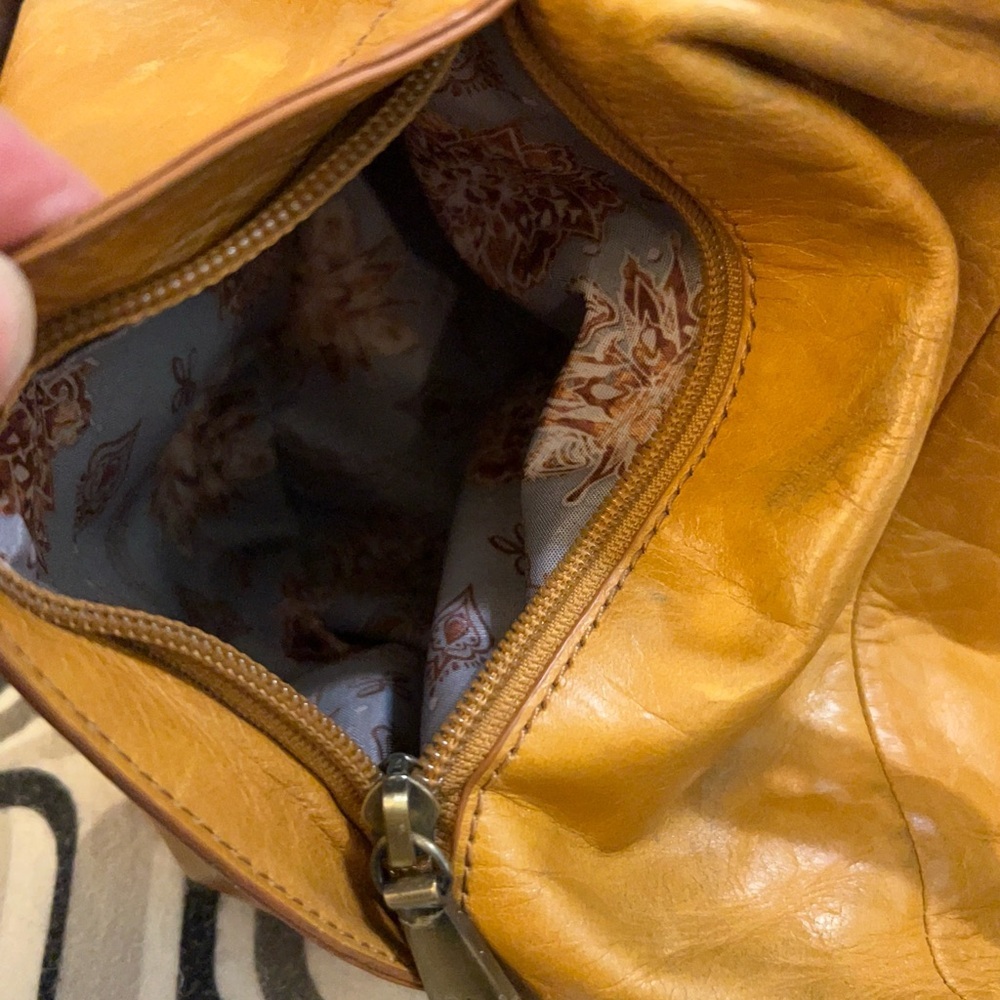 Hobo Drifter, a leather crossbody bag vintage-style smooth leather - Picture 8 of 16